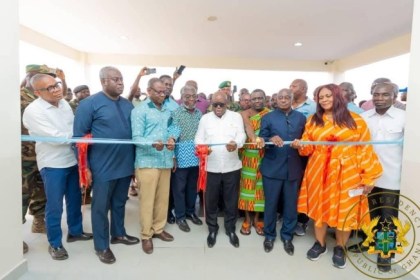 President Nana Addo Dankwa Akufo-Addo commissioning the Ashanti Regional Hospital in Sewua.