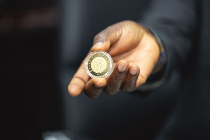 Cedi Gains Drive Down Ghana Gold Coin Prices as BoG Strengthens Currency Strategy