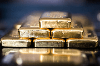 Gold Falls as Rising Oil Prices and Stronger Dollar Dampen Safe-Haven Demand 